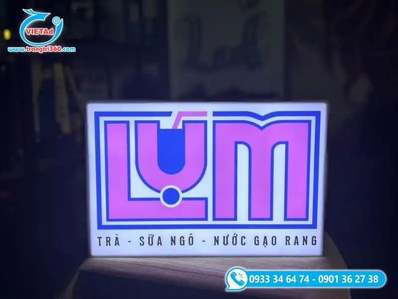 Phần mica trong hộp đèn LED mica có khả năng xuyên sáng tốt