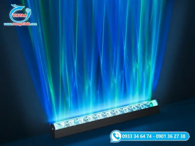 Đèn LED thanh bar màu xanh huyền diệu đặt góc chân tường hắt sáng