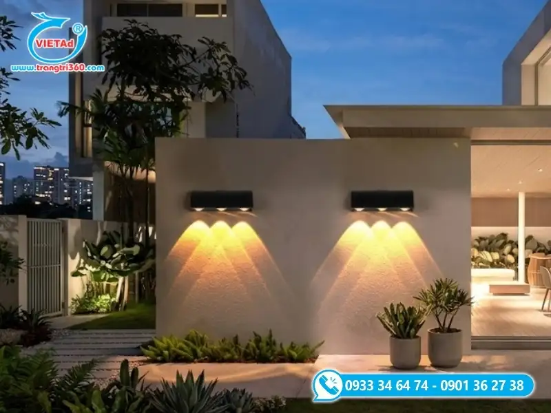 Đèn LED hắt tường làm nổi bật khu vực mảng tường tòa nhà với ánh sáng ấm mượt