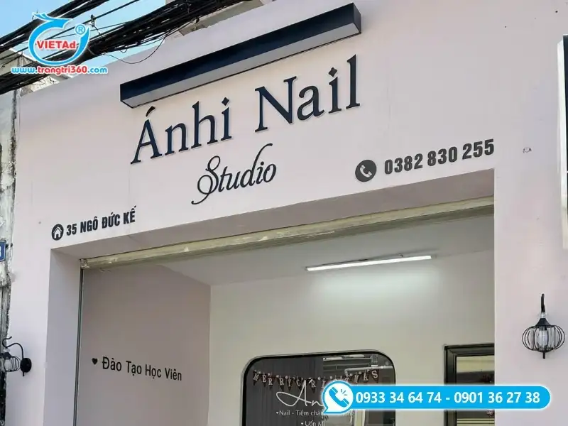 Bảng hiệu tiệm nail mica đen bóng phong cách tối giản Hàn Quốc