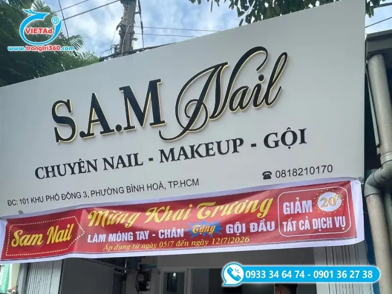 Bảng hiệu Alu chữ nổi Mica viền LED hắt chân cao cấp