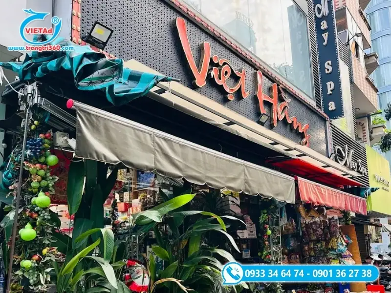 Đội ngũ nhân sự Quảng Cáo Việt thi công bảng hiệu trọn gói, chất liệu bền bỉ phù hợp với quy mô cửa hàng