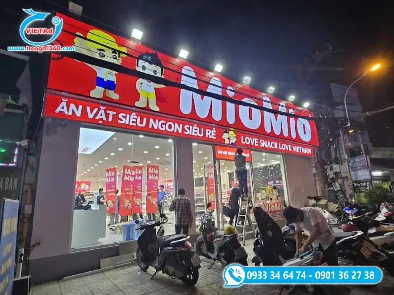 Nên chọn kiểu dáng và chất liệu biển quảng cáo đồng bộ với diện tích mặt tiền cửa hàng