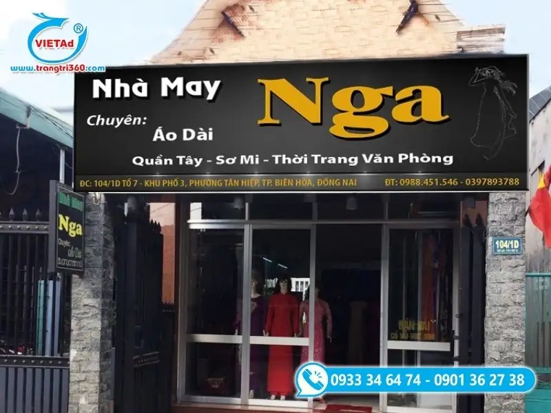 Mẫu chữ nổi Mica vàng - trắng, thiết kế 3D gắn trên nền bảng hiệu nhà may Alu đen