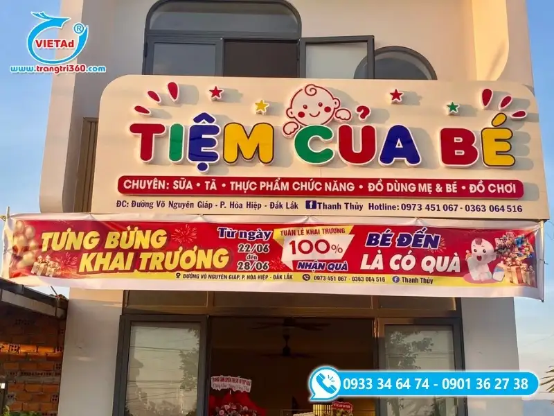 Băng rôn khuyến mãi của shop đồ dùng mẹ và bé ngập tràn quà tặng hấp dẫn