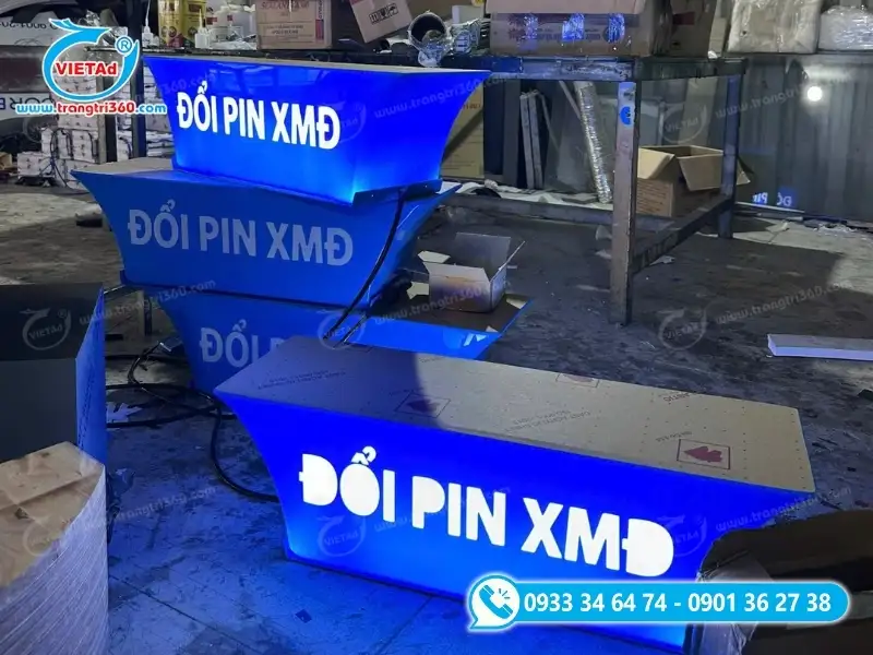 Hộp đèn được bật sáng liên tục thử nghiệm để kiểm tra nguồn điện