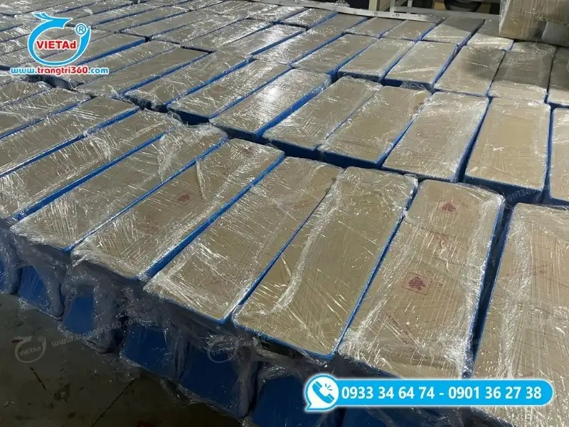 Sản phẩm được bọc màng PE chống trầy xước, sẵn sàng vận chuyển lắp đặt