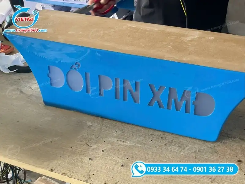 Bề mặt tấm Mica sau khi xử lý bằng máy hút nổi thủy lực cho đường bo cong láng mịn
