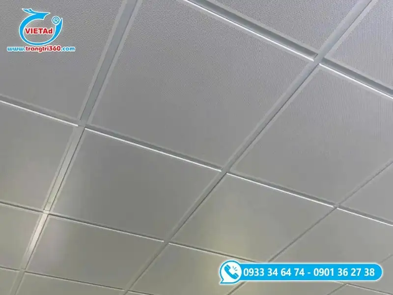 Trần nhôm là những tấm vật liệu được làm từ hợp kim nhôm cao cấp
