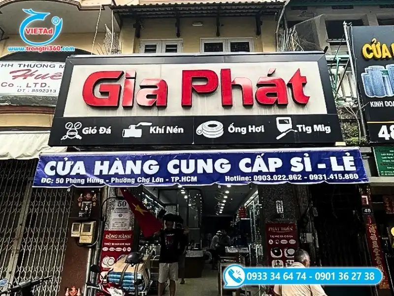 Mẫu bảng hiệu cơ khí nền Alu trắng đen, chữ nổi Mica đỏ nổi bật