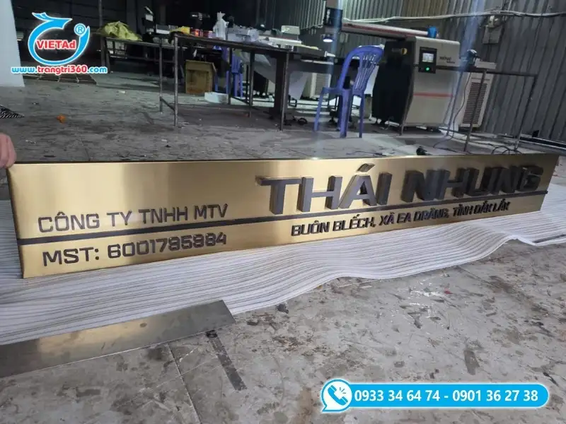 Trên bảng hiệu công ty cần có những thông tin như tên doanh nghiệp mã số thuế, địa chỉ công ty