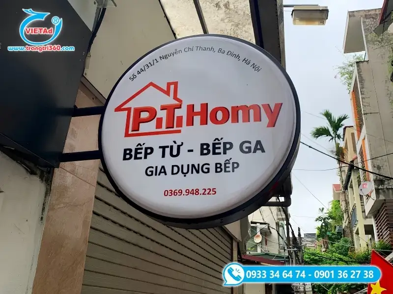 Biển báo cảnh báo PCCC bắt buộc tại cửa hàng gas thường dùng gam màu nổi bật như màu đỏ và vàng