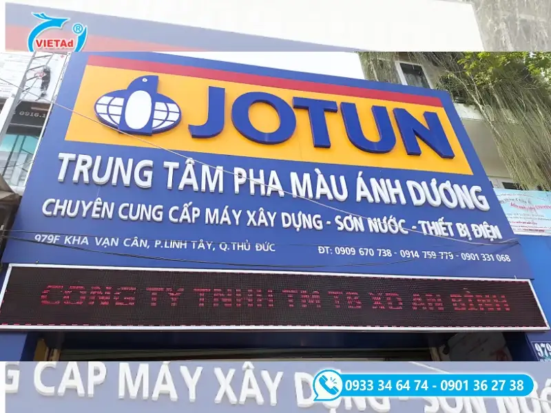 Bộ chữ nổi bằng chất liệu mica gắn trên mặt biển hiệu cửa hàng sơn