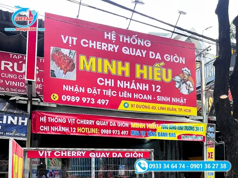 Mẫu biển hiệu bạt Hiflex in kỹ thuật số căng khung sắt hộp cho tiệm vịt quay.